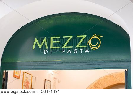 Bordeaux , Aquitaine France - 07 13 2022 : Mezzo Di Pasta Logo Brand And Text Sign Restaurant Fast F