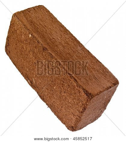 Un bloc briquettes de coco Husk fibre isolated on white background