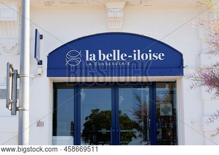 Bordeaux , Aquitaine France - 07 13 2022 : La Belle Iloise Logo Brand And Text Sign Shop Of Boutique