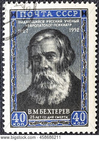 Russia - Circa 1952: A Postage Stamp Printed In Ussr Soviet Union Shows A Portrait Of Vladimir Mikha