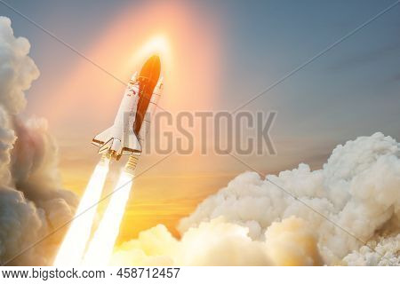 Spaceship Lift Off. Space Shuttle With Smoke And Blast Takes Off Into Space On A Background Of Sunse