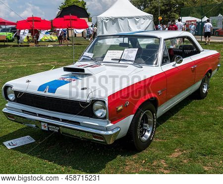 Pittsburgh, Pennsylvania, Usa July 24, 2022 The Pittsburgh Vintage Gran Prix In Schenley Park, A Yea