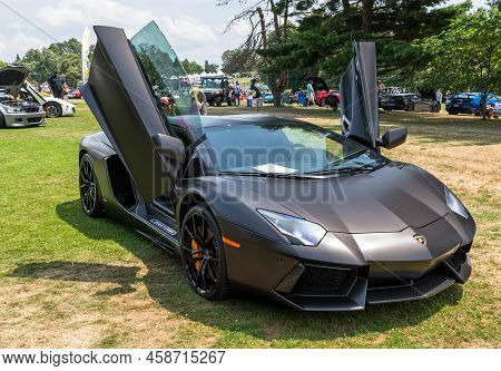 Pittsburgh, Pennsylvania, Usa July 24, 2022 The Pittsburgh Vintage Gran Prix In Schenley Park, A Yea