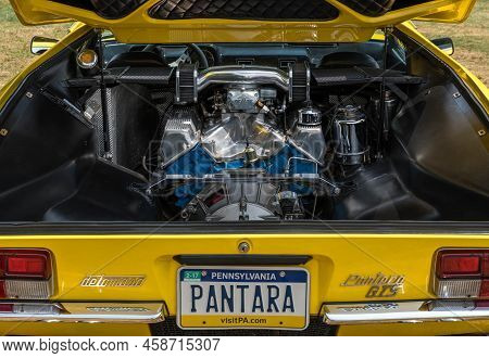 Pittsburgh, Pennsylvania, Usa July 24, 2022 The Pittsburgh Vintage Gran Prix In Schenley Park, A Yea