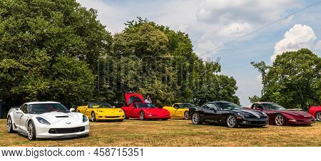 Pittsburgh, Pennsylvania, Usa July 24, 2022 The Pittsburgh Vintage Gran Prix In Schenley Park, A Yea