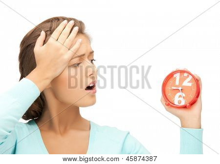 자명종을 가진 매력적인 여자 그림