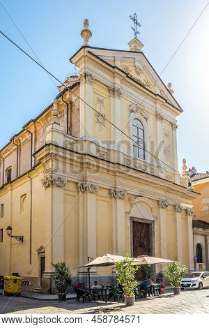 Vercelli, Italy - June 29,2022 - View At The Church Of Saint Lorenz In The Streets Of Vercelli. Verc