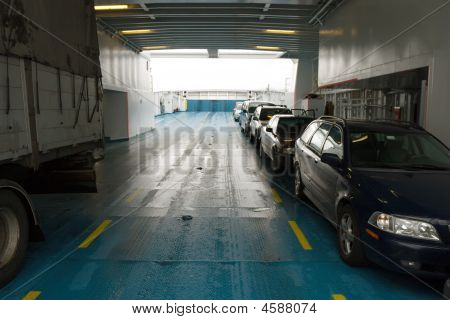Transport af biler på en færge