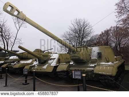 Kiev, Ukraine December 10, 2020: Self-propelled Artillery Mount Isu-122 Caliber 122 Mm In The Museum