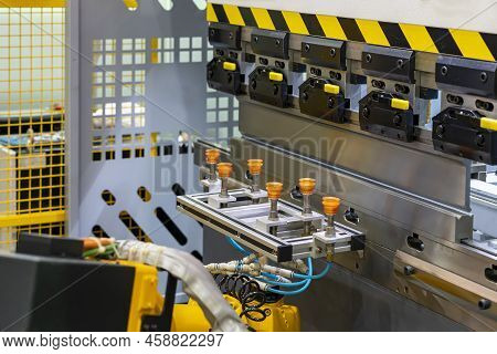 Automatic Vacuum Pad Or Suction Cup Set On Robot Arm For Pick Material Flat Sheet For Folding By Hyd