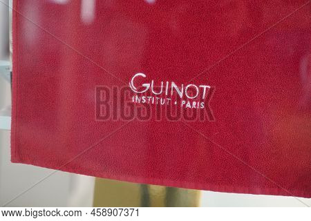 Bordeaux , Aquitaine  France - 07 18 2022 : Guinot Instut Paris French Shop Cosmetics Perfume Pink T
