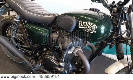 Bordeaux , Aquitaine  France - 07 25 2022 : Deus Logo Brand And Paint Sign Text Brand On Custom Moto