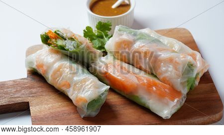 Vietnamese Spring Rolls Goi Cuon Or Nem Cuon,  Filled With Prawns, Herbs, Rice Vermicelli And Vegeta