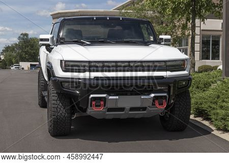 Carmel - Circa July 2022: Gmc Hummer Ev Sport Utility Truck Display. The Gmc Hummer Ev Is Offered In