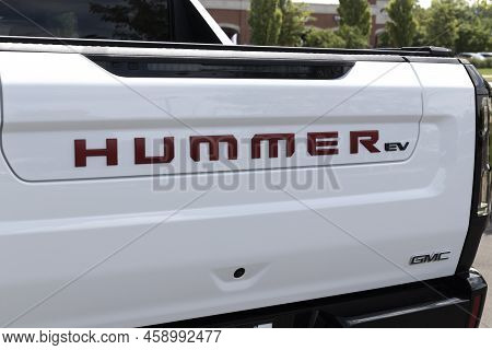 Carmel - Circa July 2022: Gmc Hummer Ev Sport Utility Truck Display. The Gmc Hummer Ev Is Offered In
