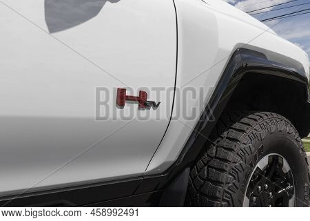 Carmel - Circa July 2022: Gmc Hummer Ev Sport Utility Truck Display. The Gmc Hummer Ev Is Offered In
