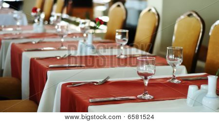 Configuração de tabela para um evento de jantar