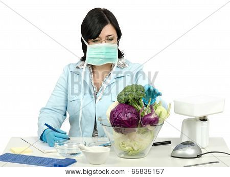Expert Choosing A Broccoli For Inspection