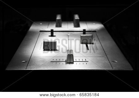 Two Channels Mixer For Dj