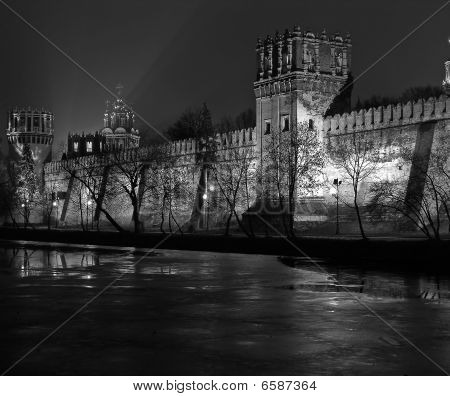 Convento di Novodevičij a Darc e freddo novembre sera.