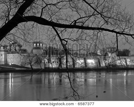Convento di Novodevičij a Darc e freddo novembre sera.