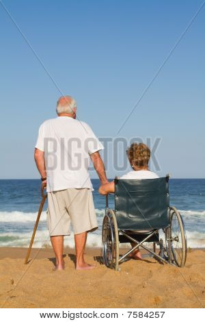 man och hustru på stranden