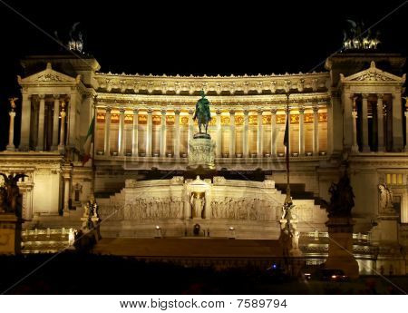 기념물 Plazza Venezia의 야경
