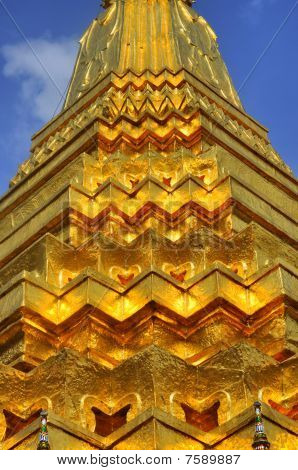 Chrám Wat Phra Kaew zlatou stúpu Detail