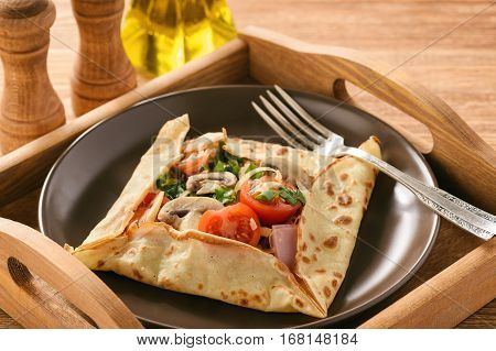 Pancakes sutffed with ham, cheese, tomatoes and mushrooms.