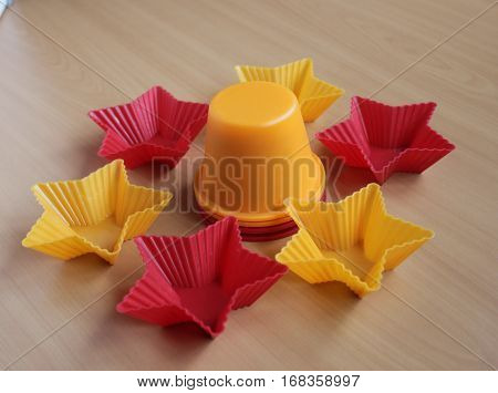 Form for baking cupcakes in the shape of a star