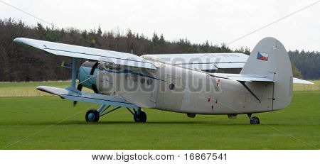 Paradropper storico aereo Antonov An-2 in aeroporto Plasy - Repubblica Ceca Europa