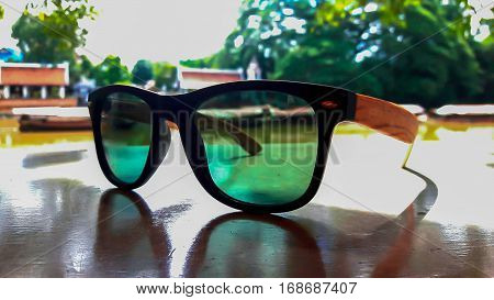 protect the eyes from glare durable good.