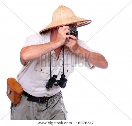 Fotografo con fotocamera vestito tuta per destinazione tropicale. Studio colpo isolato su bianco bac