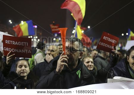 One Hundred Thousand Protest As Romania Relaxes Corruption Law