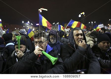 One Hundred Thousand Protest As Romania Relaxes Corruption Law