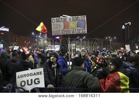 One Hundred Thousand Protest As Romania Relaxes Corruption Law