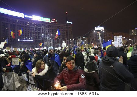 One Hundred Thousand Protest As Romania Relaxes Corruption Law