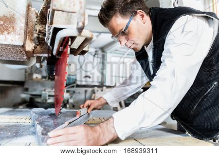 Craftsman measuring stone plate for sawing on diamond saw