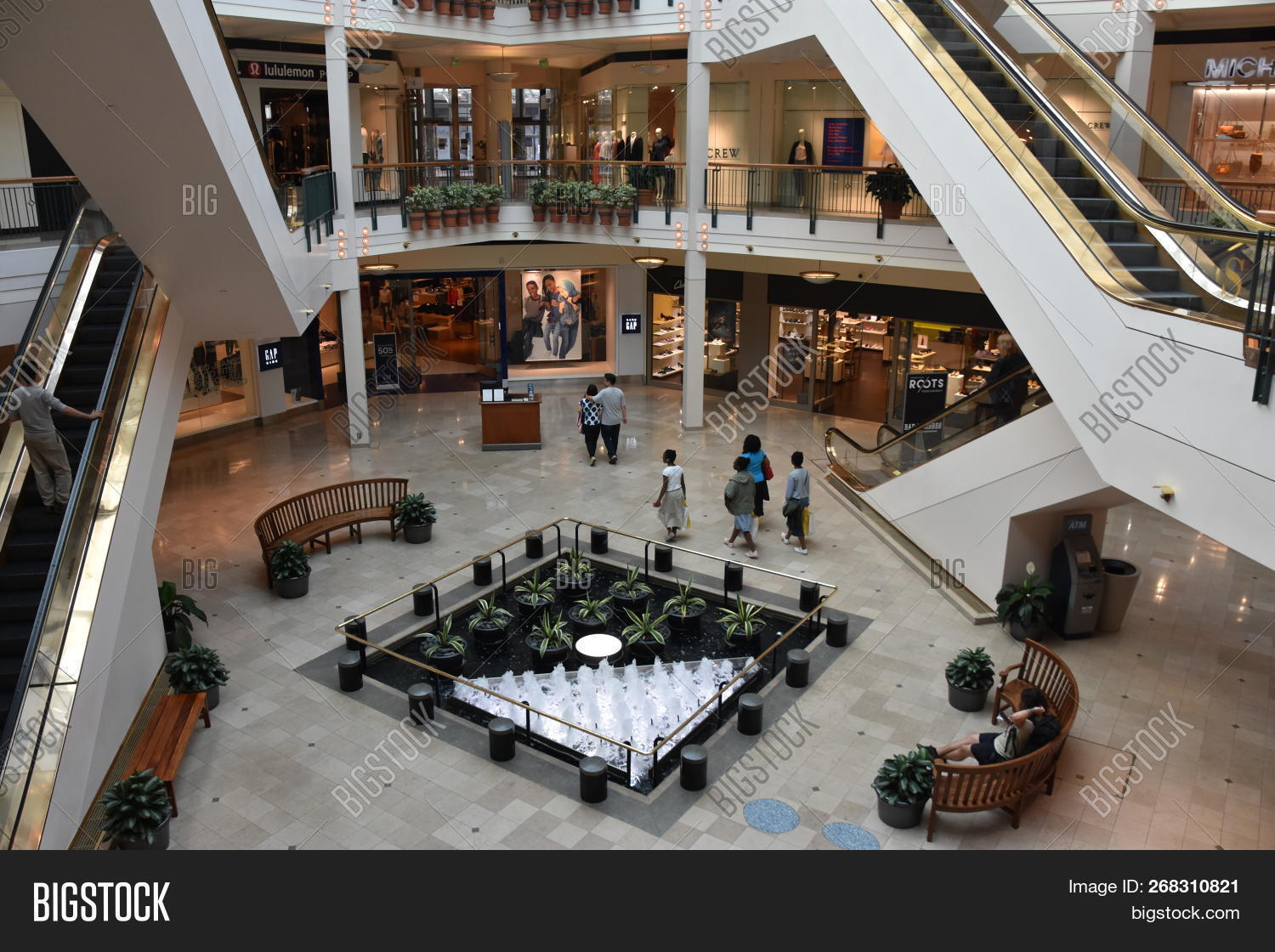 pioneer place lululemon