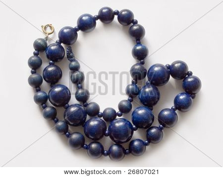 NECLACE der blauen Perlen aus Holz
