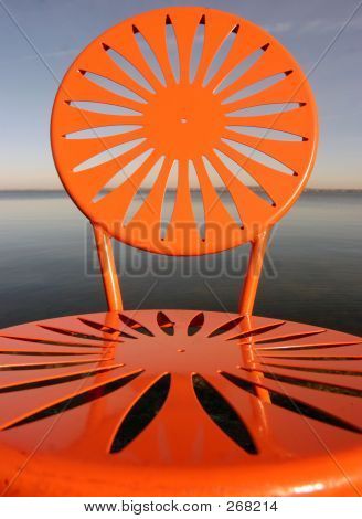 Oranžová židle UW