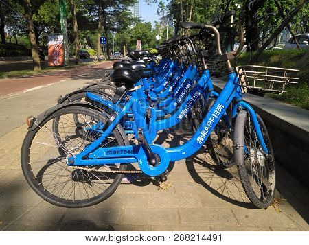 Zhongshan Guangdong China-october 4 2018:didi Shared Bikes On The Side Of The Road In Day Time-shari