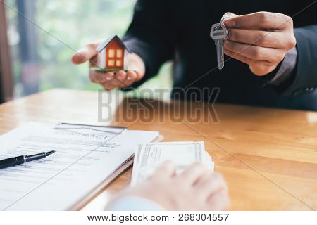 Real Estate Broker Residential House Rent Listing Contract. Offer Of Purchase House, Rental Of Real 