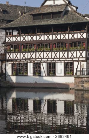 Legno metà sul Canal