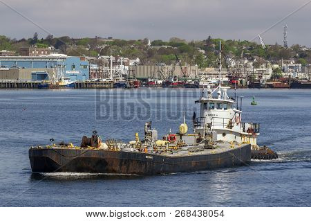 New Bedford, Massachusetts, Usa - May 10, 2018: Tug Sirius Pushing Double-hulled Tank Barge Meropa 9