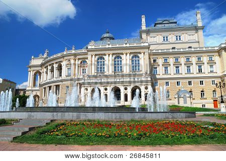 Edificio del teatro de la ópera pública en Odessa, Ucrania
