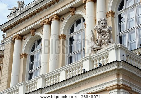 sculpture of three boys in the background of the villa