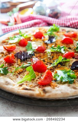 Pizza Mozzarella, Ham chiffonade and Sliced ??Mushrooms
