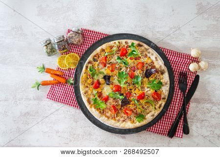 Pizza Mozzarella, Ham chiffonade and Sliced ??Mushrooms