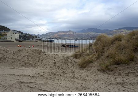 Barmouth, Gwynedd, Wales - March 10, 2010: Barmouth Beach On A Cloudy Winter Day Looking Out Towards